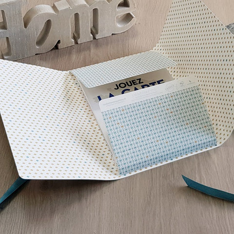 Boite cadeau bleu losange LEA réutilisable adaptable es Belles Musettes recyclable faite en France papier bleue ruban satin